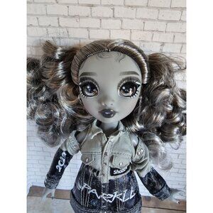 Shadow High Nicole Steel Doll Series 1 Silver Gray Art Fashion 2022